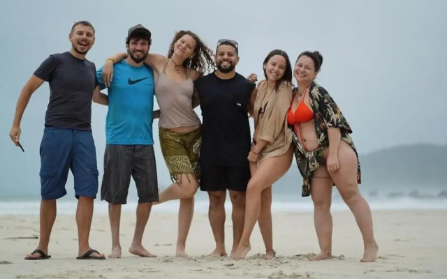 Nomades Riverside - Adventure Hostels & Coworking