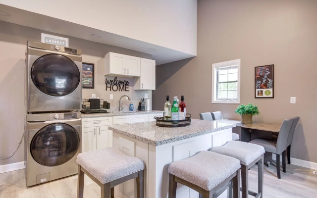 Charming Memphis Apartment: Remote-work Friendly!