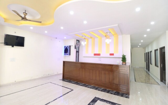 OYO 16694 Hotel Kb Square