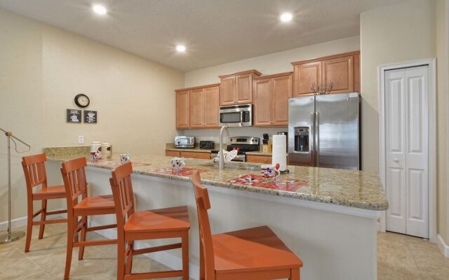 Storey Lake 4 Bedroom Townhome w Splashpool - 1610ST