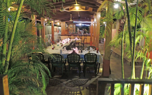 Sunrise Club Hotel Restaurant & Bar