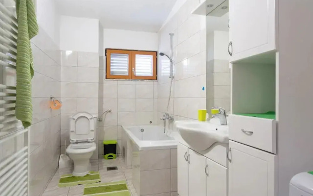 Sunny Escape Holiday Home Dicmo With Pool and Gym