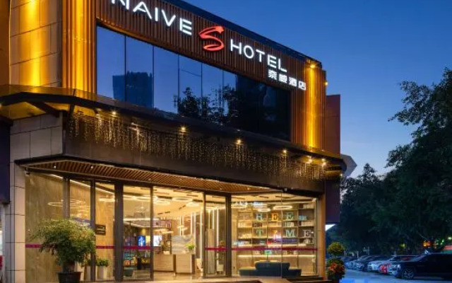 Naive S Hotel