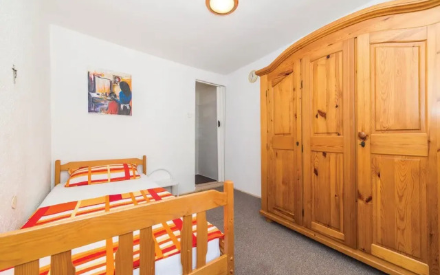 Nice Home in Kastel Kambelovac With Wifi and 4 Bedrooms