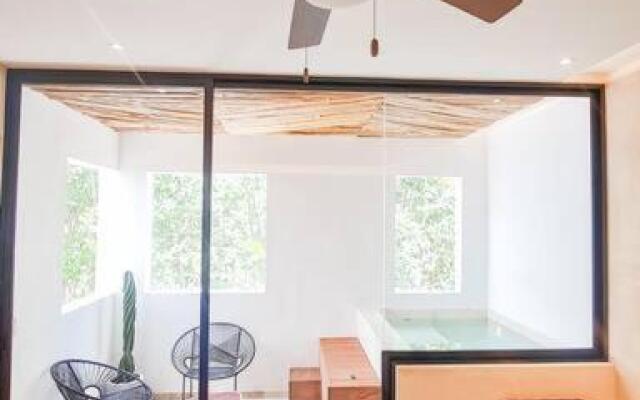S102 Nadide Luxury PRIVATE JACUZZI STUDIO with a jungle view