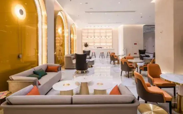 Junlin.Crescent Bay Hotel