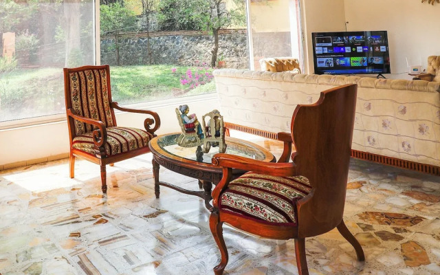 Spacious Cuernavaca House Pool Grill