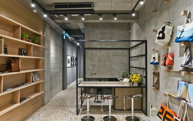 Kojima gallery / Island Apartment