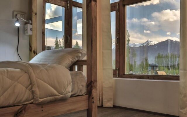 Ree Hostel By Raybo