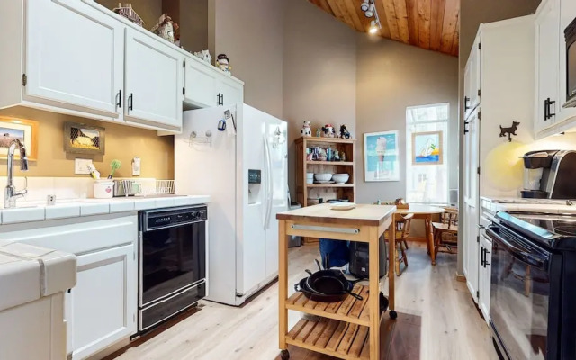 Snowcreek Iv #545 3 Bedroom Condo