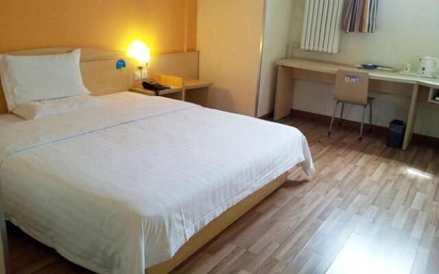 Homeinn Plus Hotel (Shanghai Caoyang Meiling North Road Subway Station)