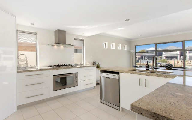 Deluxe Living in Mariners Cove