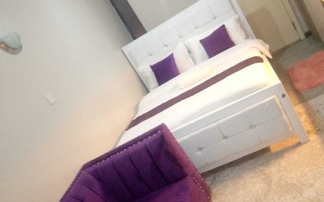 Lux Suites Royal Suburbs Apartments