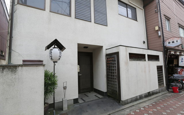 Waraku House