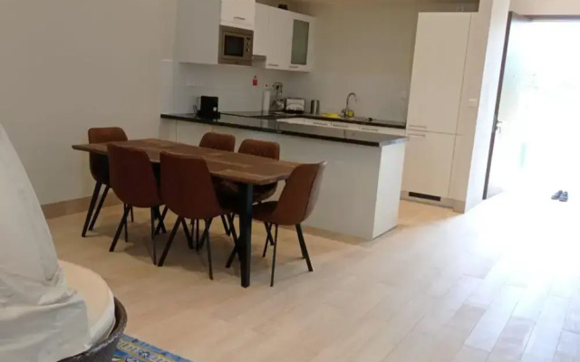 Peaceful 2-bedroom Pool Escape