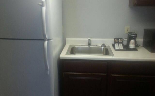 Blackstone Lodge & Suites