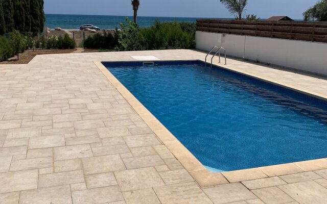 Beachfront Family Holiday Villa Perivolia