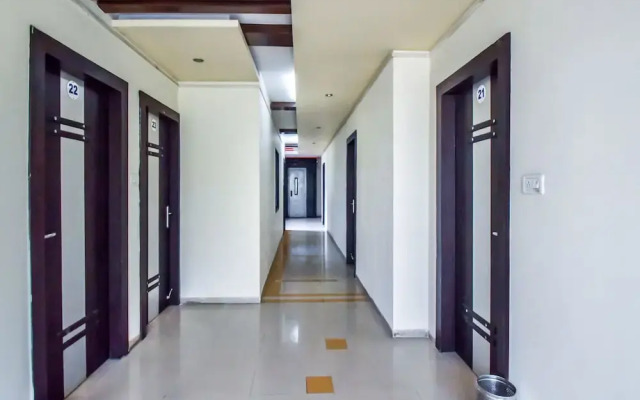 OYO 15650 Tourist Inn