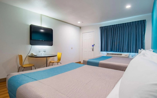 Motel 6 San Bernardino, CA - Downtown