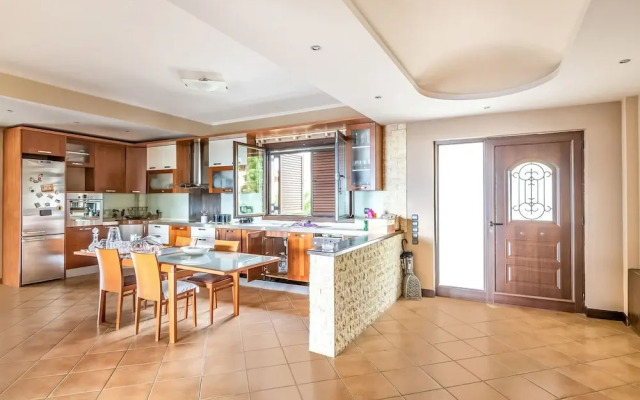 Graceful Villa in Raches Fthiotidos With Patio