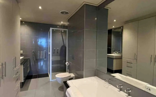 705 Cape Royale Luxury Apartment