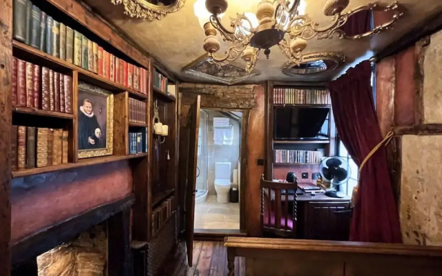 Hocus Pocus Tiny Hotel