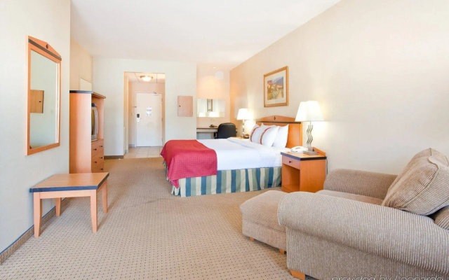 Holiday Inn Hotel & Suites Osoyoos by IHG