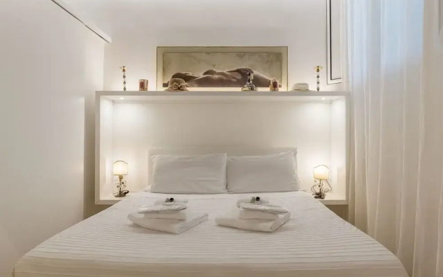 Leisure & Relax near Trevi Fountain