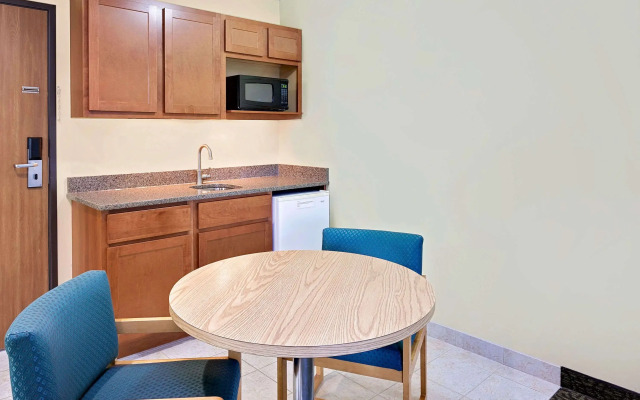 Days Inn by Wyndham Cadillac