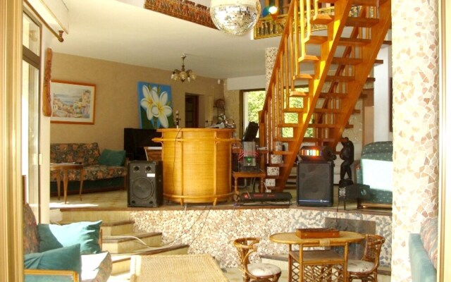 Mansion With 4 Bedrooms in Courtenay, With Wonderful Lake View, Enclos
