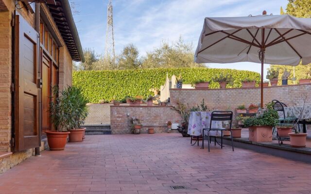 Quaint Holiday Home in Siena with Hot Tub