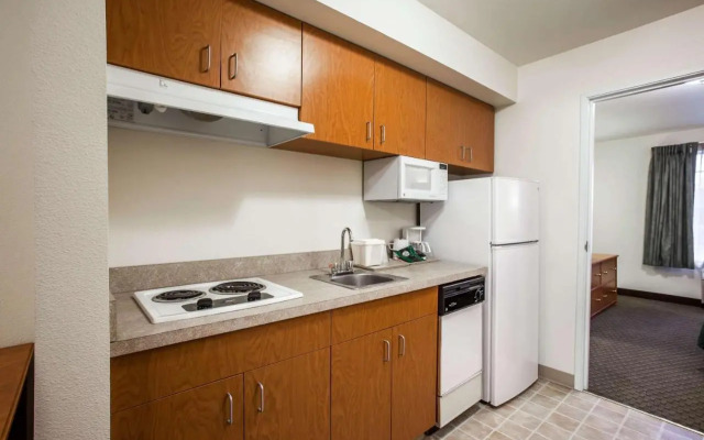 Quality Inn & Suites - 3 Stars