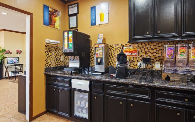 Days Inn by Wyndham Navasota