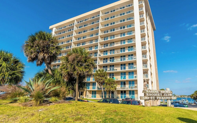 Sabine Yacht & Racquet #8D