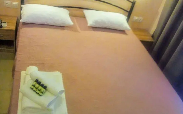 Persefoni Rooms