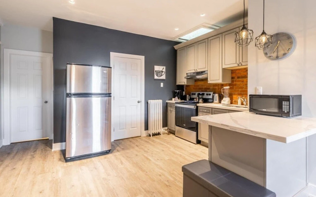 Upscale 2BR With King Bed-prime Location