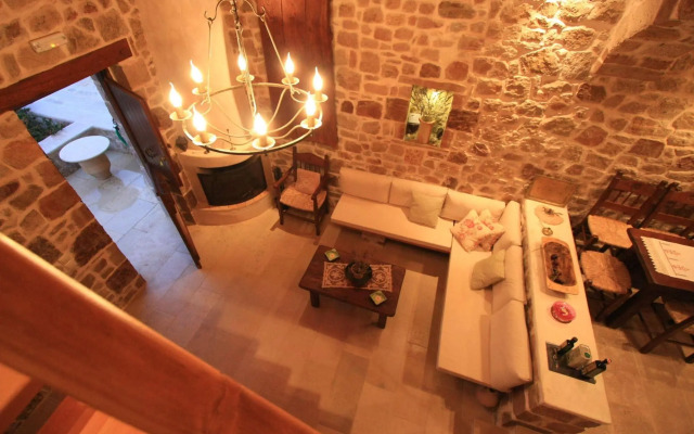 Lithos Traditional Houses