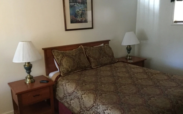Cedar Lodge Motel