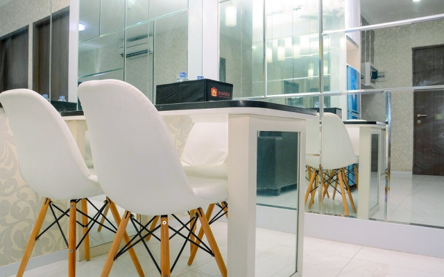 Chic And Cozy 2Br Apartment At Pasar Baru Mansion