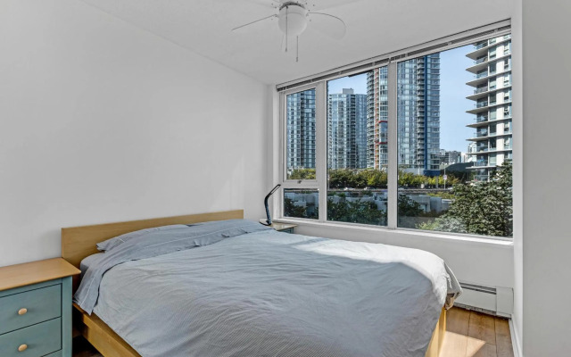 2BR Gastown Downtown Vancouver close to everything