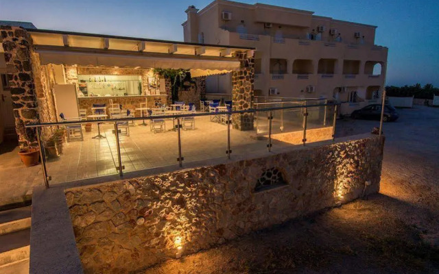Fira Calm Hotel