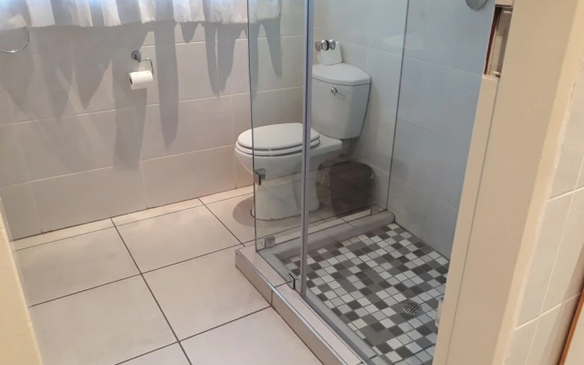 8 Ibis Lane Guest House