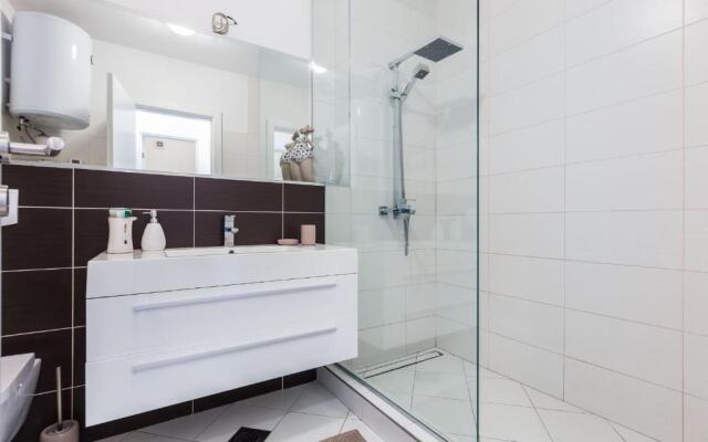 Hoplite 2BR apartment near centre