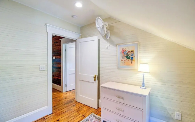 Stunning Damascus Vacation Rental w/ Fire Pit!