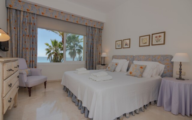 Super Front Line Location Apartment - Heated Pool