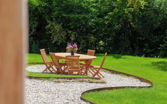 2-bed Eco Friendly Home - Sleeps 4 - Parking