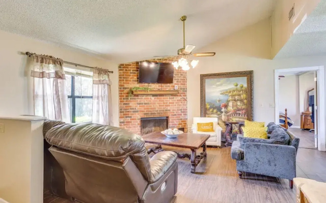 6 Mi to Ellen Trout Zoo: Family Home w/ Yard!