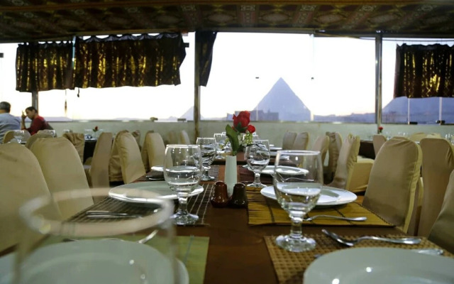 Cheops Pyramids Inn