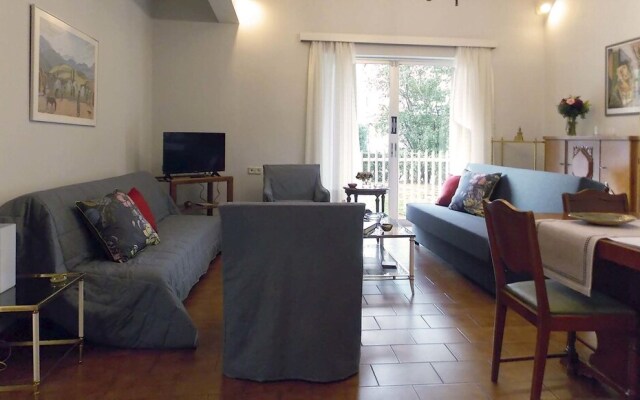 Glyfada Spacious Apartment Garden