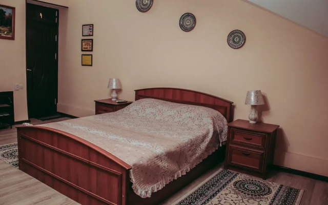 Navnihol Gold Hotel